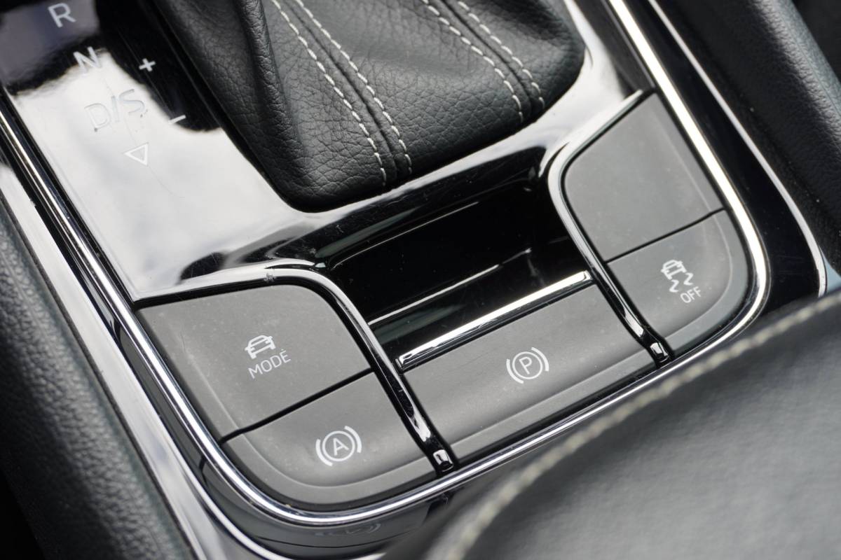 Škoda Karoq Skoda Karoq 1.5 TSI ACT Sportline Business Automaat | Carplay | Elek. pakket | Vol opties | 2022 | Facelift | Inruil mogelijk