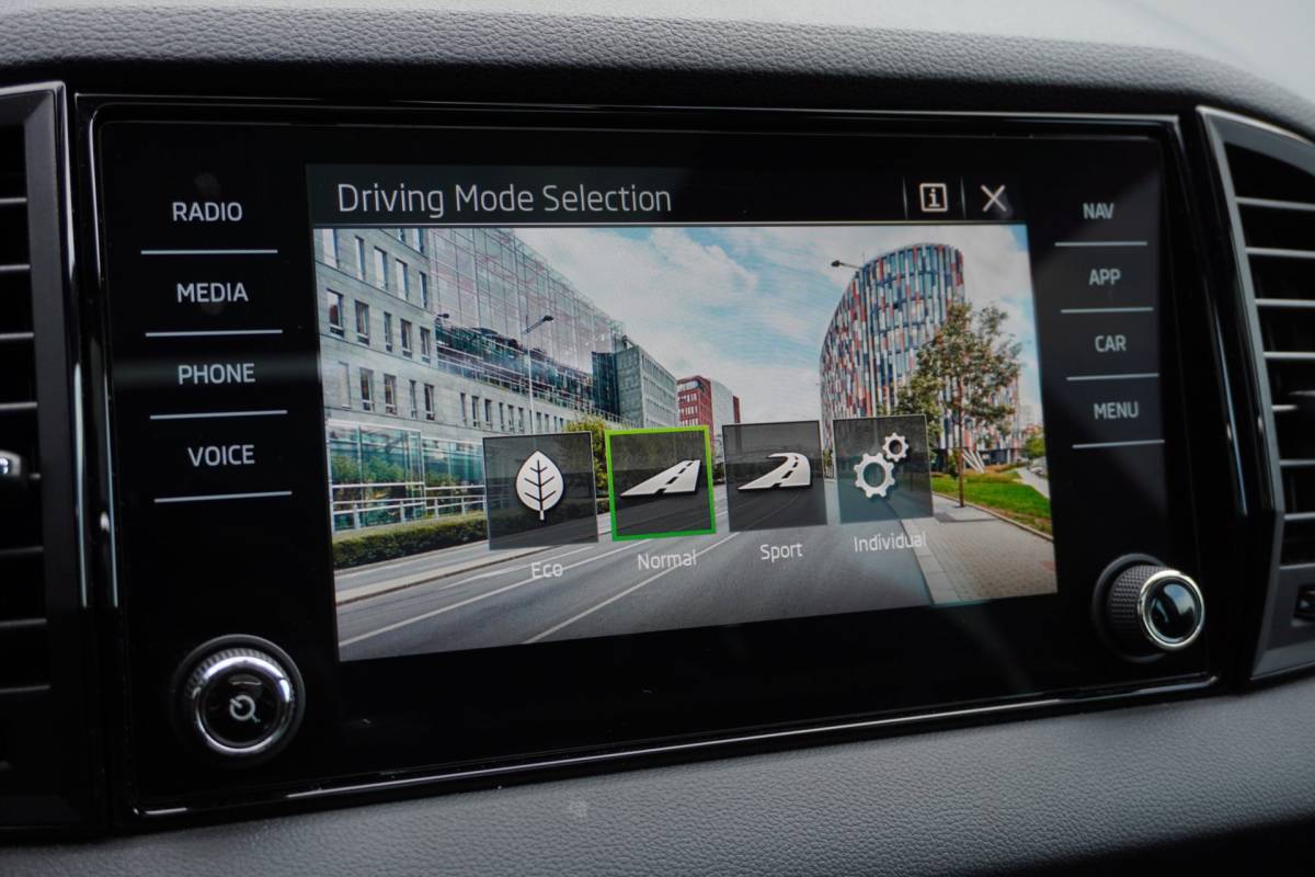 Škoda Karoq Skoda Karoq 1.5 TSI ACT Sportline Business Automaat | Carplay | Elek. pakket | Vol opties | 2022 | Facelift | Inruil mogelijk