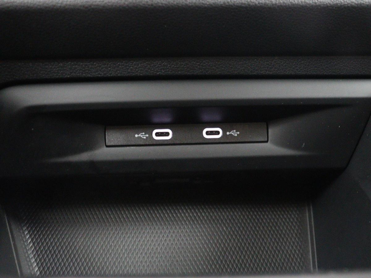 Volkswagen Golf Volkswagen Golf Variant 1.0 TSI Golf | Adaptive cruise | Bluetooth |  Virtueel dashboard | Climate control | Park assist | Trekhaak | 17″ velgen