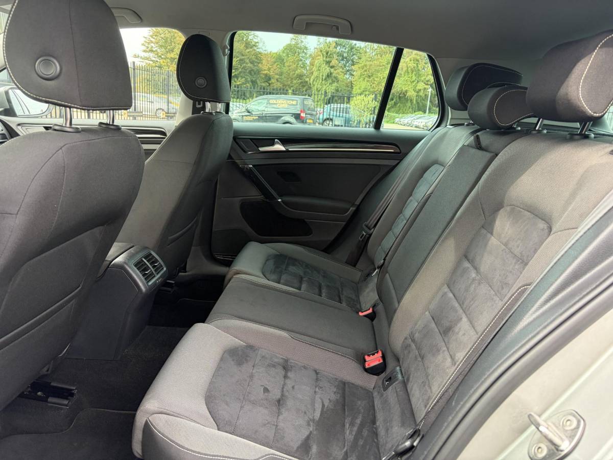 Volkswagen Golf Volkswagen Golf 1.4 TSI ACT Highline ✓1e Eigenaar✓Navi✓Trekhaak✓Clima✓Cruise✓Pdc V+A✓Recent beurt gehad✓6 Bak✓141pk✓18” lm velgen✓N.A.P✓Apk tot 02-2027