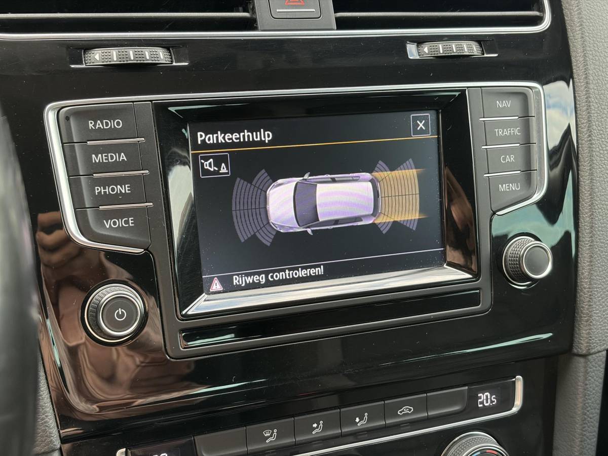 Volkswagen Golf Volkswagen Golf 1.4 TSI ACT Highline ✓1e Eigenaar✓Navi✓Trekhaak✓Clima✓Cruise✓Pdc V+A✓Recent beurt gehad✓6 Bak✓141pk✓18” lm velgen✓N.A.P✓Apk tot 02-2027