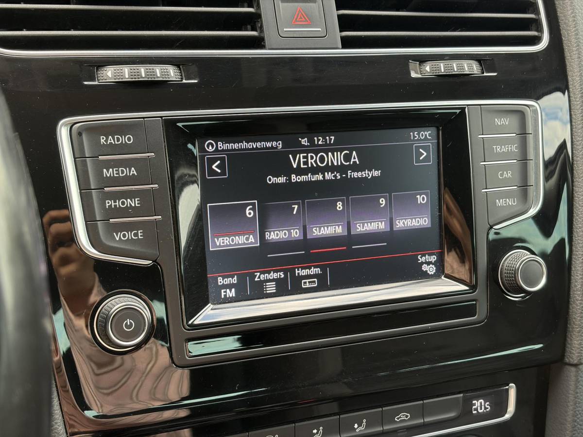 Volkswagen Golf Volkswagen Golf 1.4 TSI ACT Highline ✓1e Eigenaar✓Navi✓Trekhaak✓Clima✓Cruise✓Pdc V+A✓Recent beurt gehad✓6 Bak✓141pk✓18” lm velgen✓N.A.P✓Apk tot 02-2027