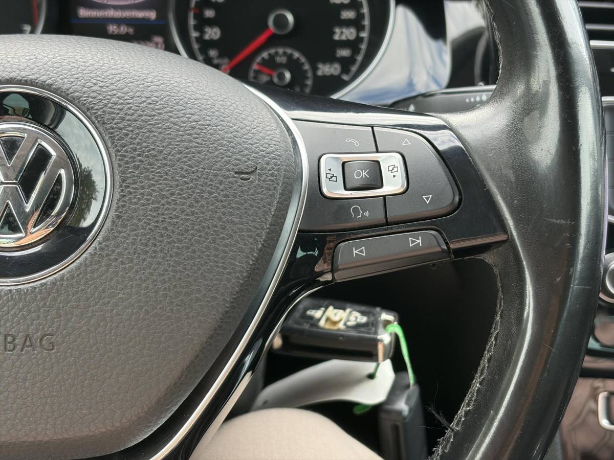 Volkswagen Golf Volkswagen Golf 1.4 TSI ACT Highline ✓1e Eigenaar✓Navi✓Trekhaak✓Clima✓Cruise✓Pdc V+A✓Recent beurt gehad✓6 Bak✓141pk✓18” lm velgen✓N.A.P✓Apk tot 02-2027