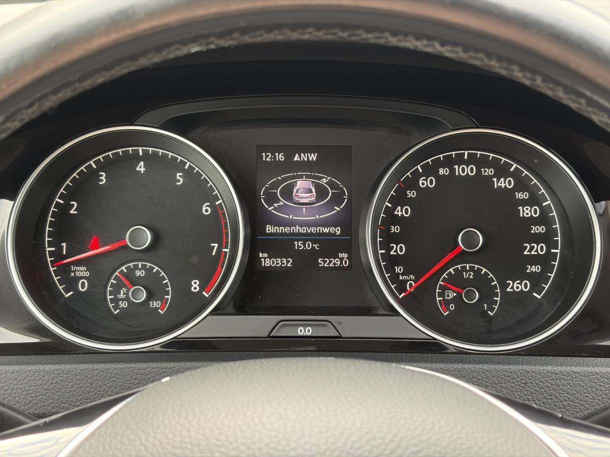 Volkswagen Golf Volkswagen Golf 1.4 TSI ACT Highline ✓1e Eigenaar✓Navi✓Trekhaak✓Clima✓Cruise✓Pdc V+A✓Recent beurt gehad✓6 Bak✓141pk✓18” lm velgen✓N.A.P✓Apk tot 02-2027
