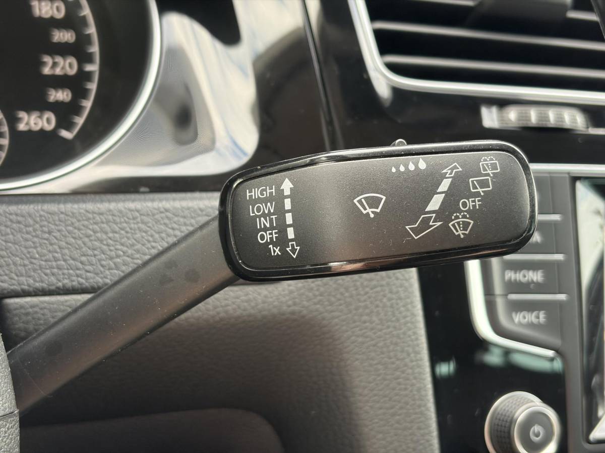Volkswagen Golf Volkswagen Golf 1.4 TSI ACT Highline ✓1e Eigenaar✓Navi✓Trekhaak✓Clima✓Cruise✓Pdc V+A✓Recent beurt gehad✓6 Bak✓141pk✓18” lm velgen✓N.A.P✓Apk tot 02-2027