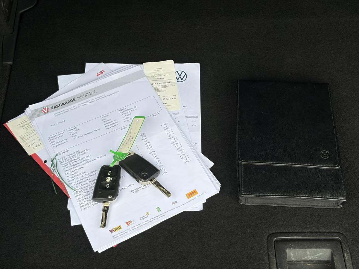 Volkswagen Golf Volkswagen Golf 1.4 TSI ACT Highline ✓1e Eigenaar✓Navi✓Trekhaak✓Clima✓Cruise✓Pdc V+A✓Recent beurt gehad✓6 Bak✓141pk✓18” lm velgen✓N.A.P✓Apk tot 02-2027