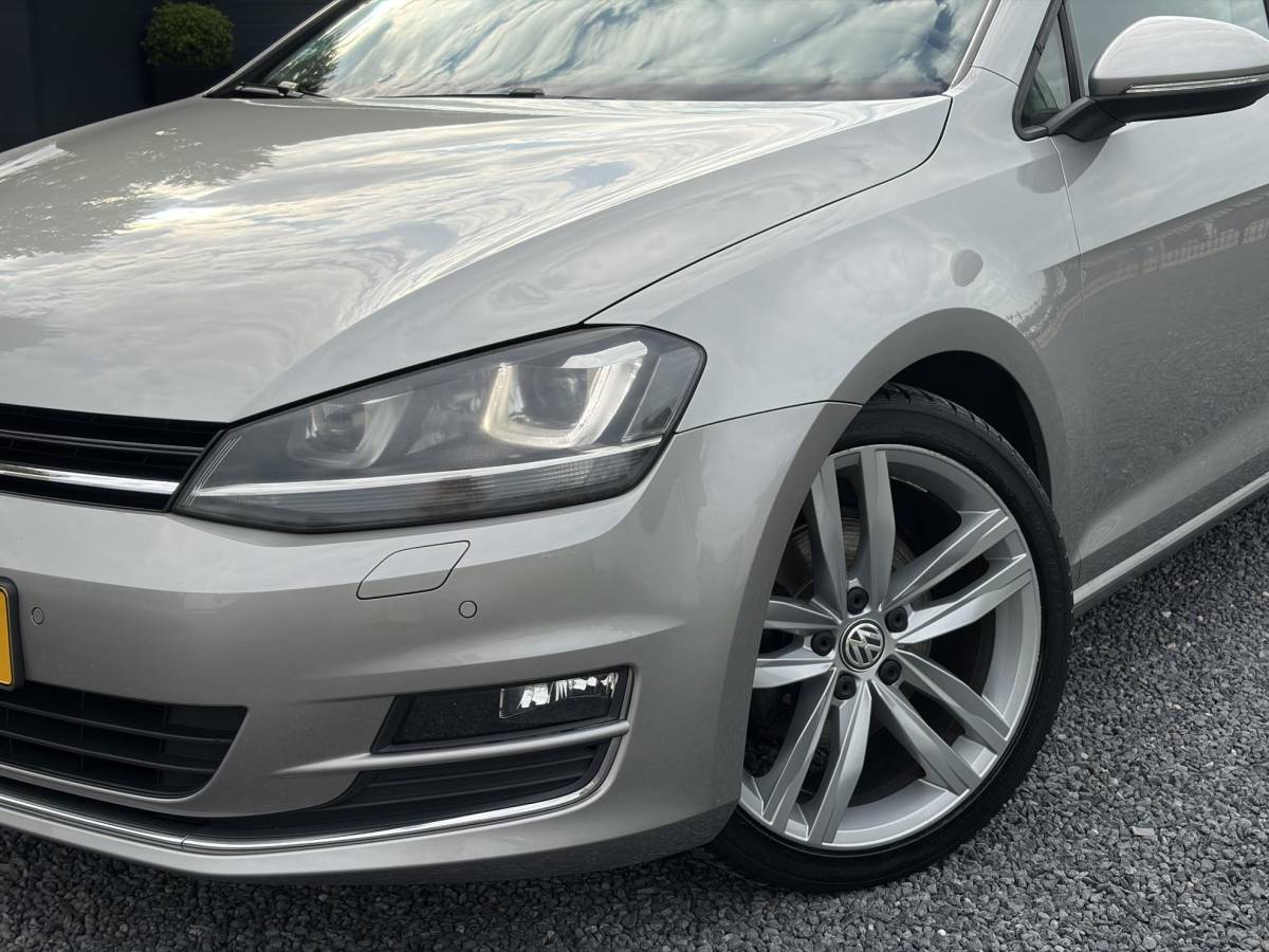 Volkswagen Golf Volkswagen Golf 1.4 TSI ACT Highline ✓1e Eigenaar✓Navi✓Trekhaak✓Clima✓Cruise✓Pdc V+A✓Recent beurt gehad✓6 Bak✓141pk✓18” lm velgen✓N.A.P✓Apk tot 02-2027