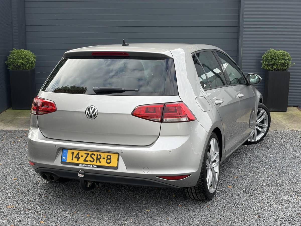 Volkswagen Golf Volkswagen Golf 1.4 TSI ACT Highline ✓1e Eigenaar✓Navi✓Trekhaak✓Clima✓Cruise✓Pdc V+A✓Recent beurt gehad✓6 Bak✓141pk✓18” lm velgen✓N.A.P✓Apk tot 02-2027