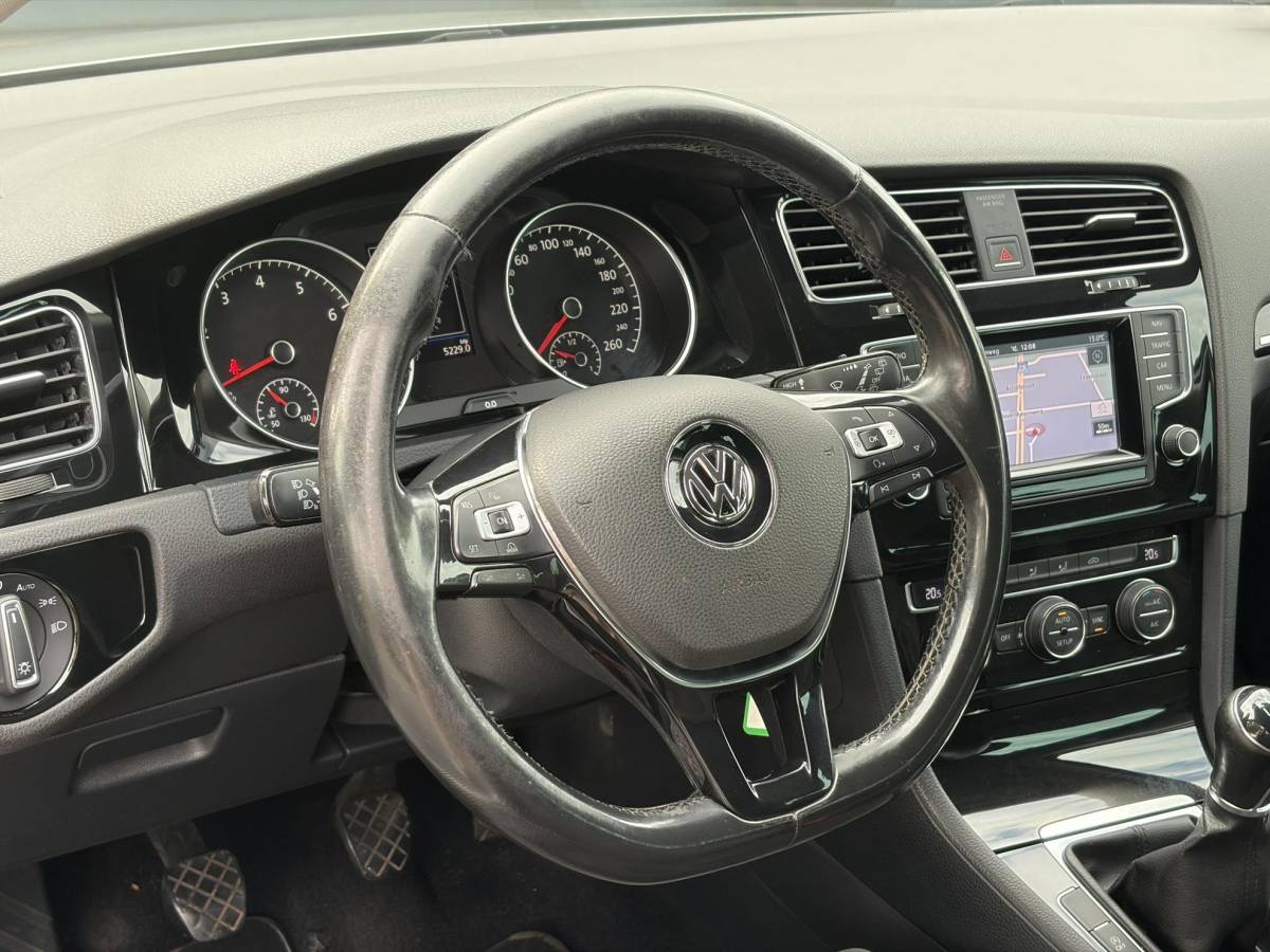 Volkswagen Golf Volkswagen Golf 1.4 TSI ACT Highline ✓1e Eigenaar✓Navi✓Trekhaak✓Clima✓Cruise✓Pdc V+A✓Recent beurt gehad✓6 Bak✓141pk✓18” lm velgen✓N.A.P✓Apk tot 02-2027