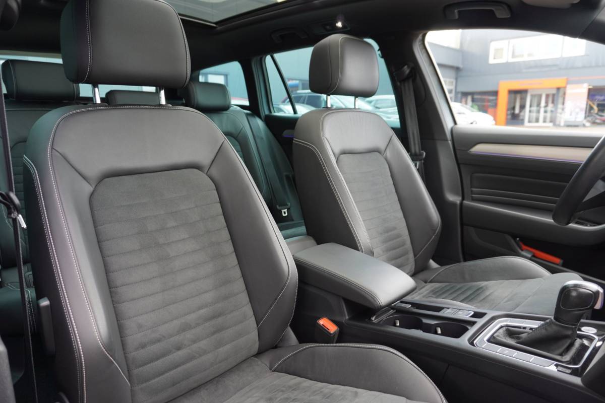 Volkswagen Passat Volkswagen Passat Variant 1.5 TSI R-Line Business + Panodak | Carplay | Automaat | Camera | Vol opties | Inruil mogelijk