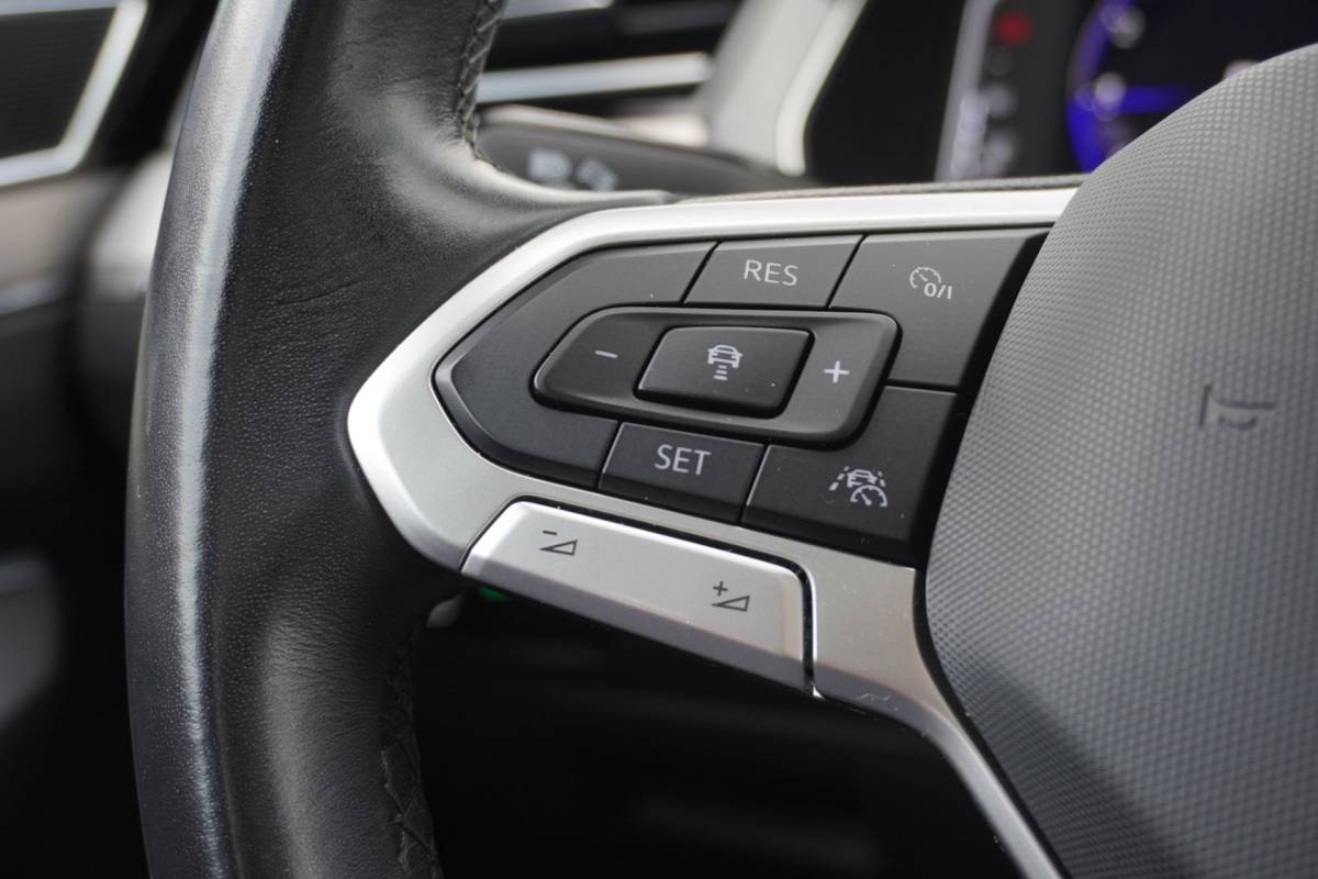 Volkswagen Passat Volkswagen Passat Variant 1.5 TSI R-Line Business + Panodak | Carplay | Automaat | Camera | Vol opties | Inruil mogelijk