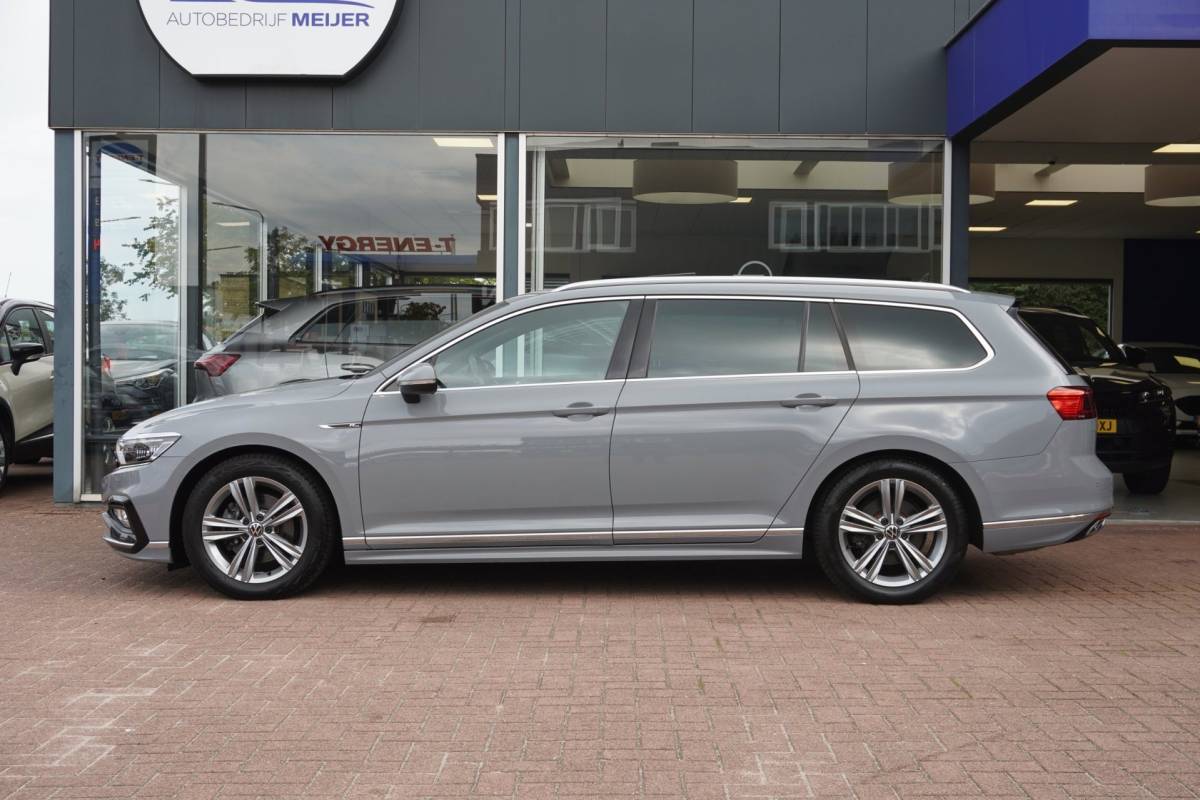 Volkswagen Passat Volkswagen Passat Variant 1.5 TSI R-Line Business + Panodak | Carplay | Automaat | Camera | Vol opties | Inruil mogelijk