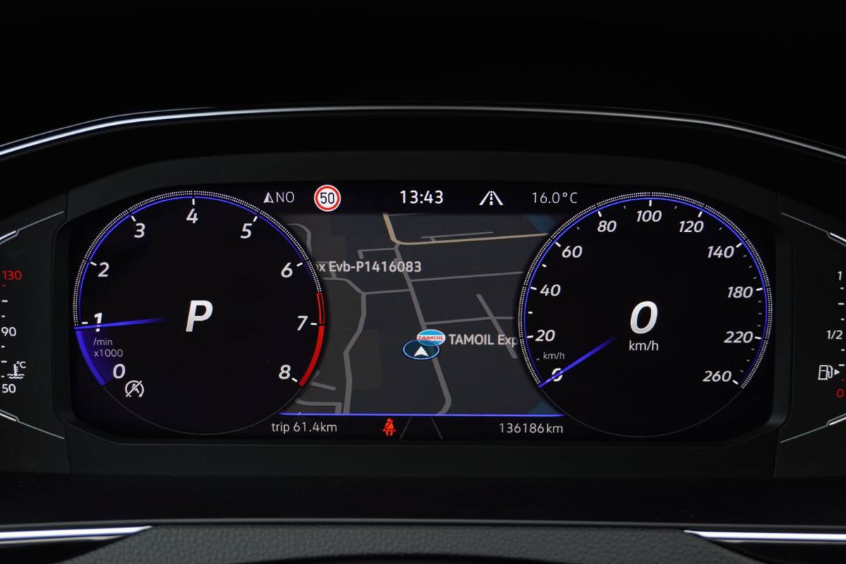 Volkswagen Passat Volkswagen Passat Variant 1.5 TSI R-Line Business + Panodak | Carplay | Automaat | Camera | Vol opties | Inruil mogelijk