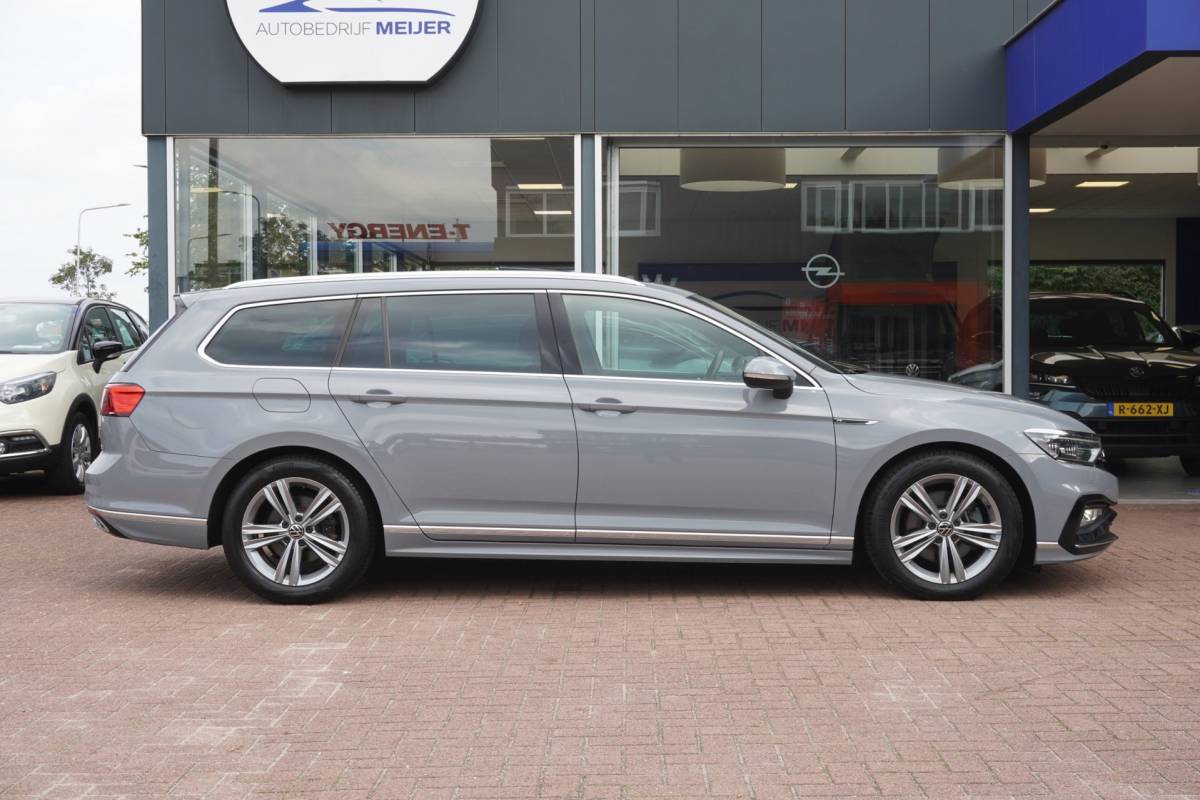 Volkswagen Passat Volkswagen Passat Variant 1.5 TSI R-Line Business + Panodak | Carplay | Automaat | Camera | Vol opties | Inruil mogelijk