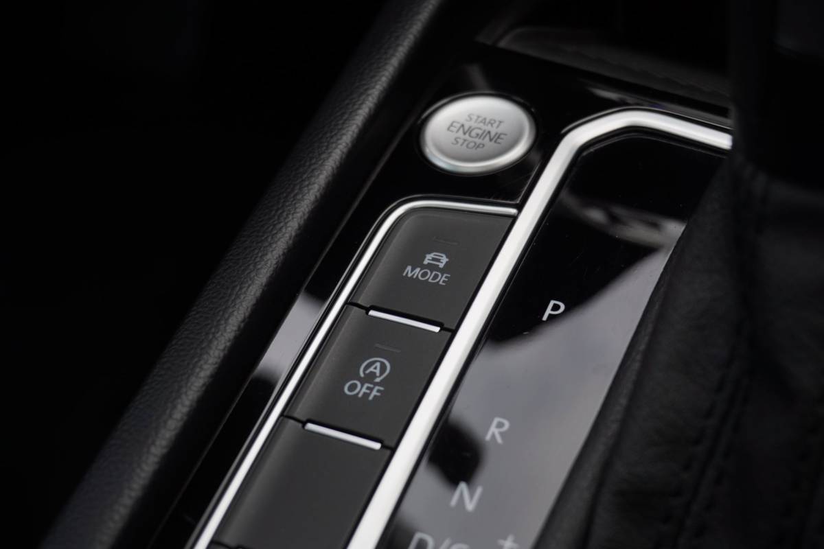 Volkswagen Passat Volkswagen Passat Variant 1.5 TSI R-Line Business + Panodak | Carplay | Automaat | Camera | Vol opties | Inruil mogelijk