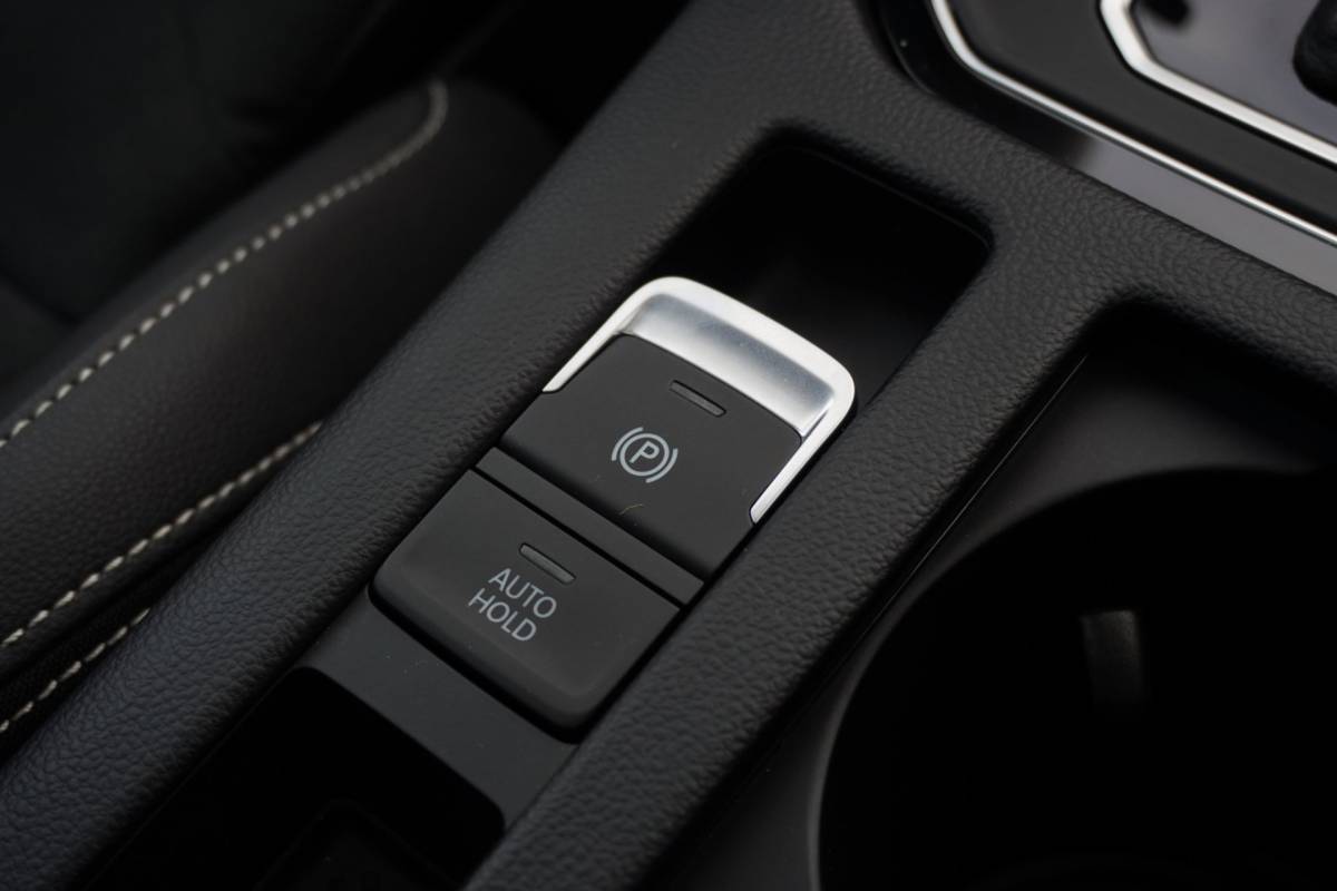 Volkswagen Passat Volkswagen Passat Variant 1.5 TSI R-Line Business + Panodak | Carplay | Automaat | Camera | Vol opties | Inruil mogelijk