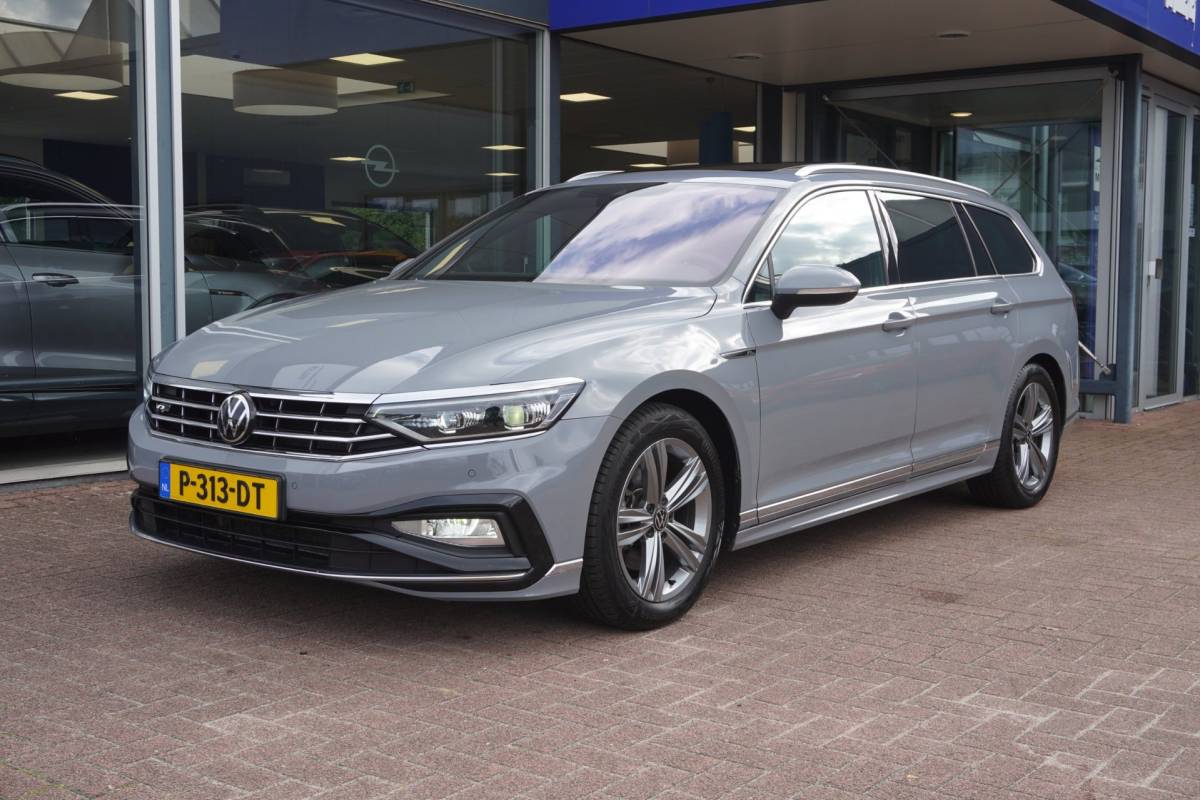 Volkswagen Passat Volkswagen Passat Variant 1.5 TSI R-Line Business + Panodak | Carplay | Automaat | Camera | Vol opties | Inruil mogelijk
