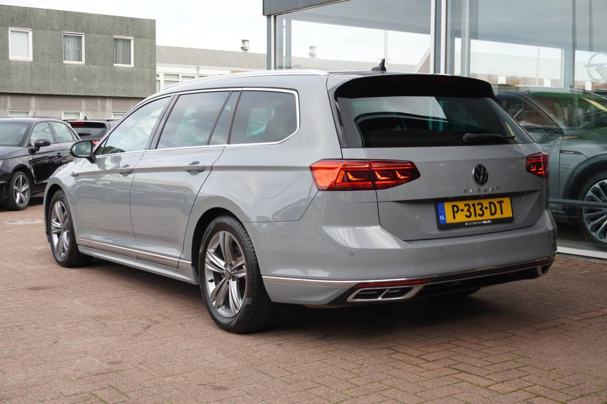 Volkswagen Passat Volkswagen Passat Variant 1.5 TSI R-Line Business + Panodak | Carplay | Automaat | Camera | Vol opties | Inruil mogelijk