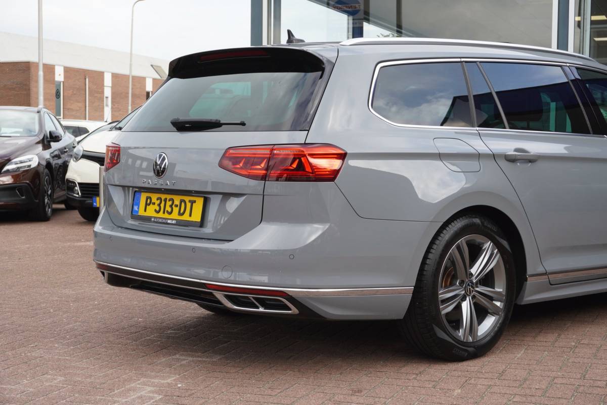 Volkswagen Passat Volkswagen Passat Variant 1.5 TSI R-Line Business + Panodak | Carplay | Automaat | Camera | Vol opties | Inruil mogelijk