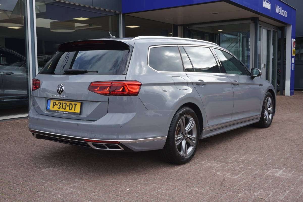 Volkswagen Passat Volkswagen Passat Variant 1.5 TSI R-Line Business + Panodak | Carplay | Automaat | Camera | Vol opties | Inruil mogelijk