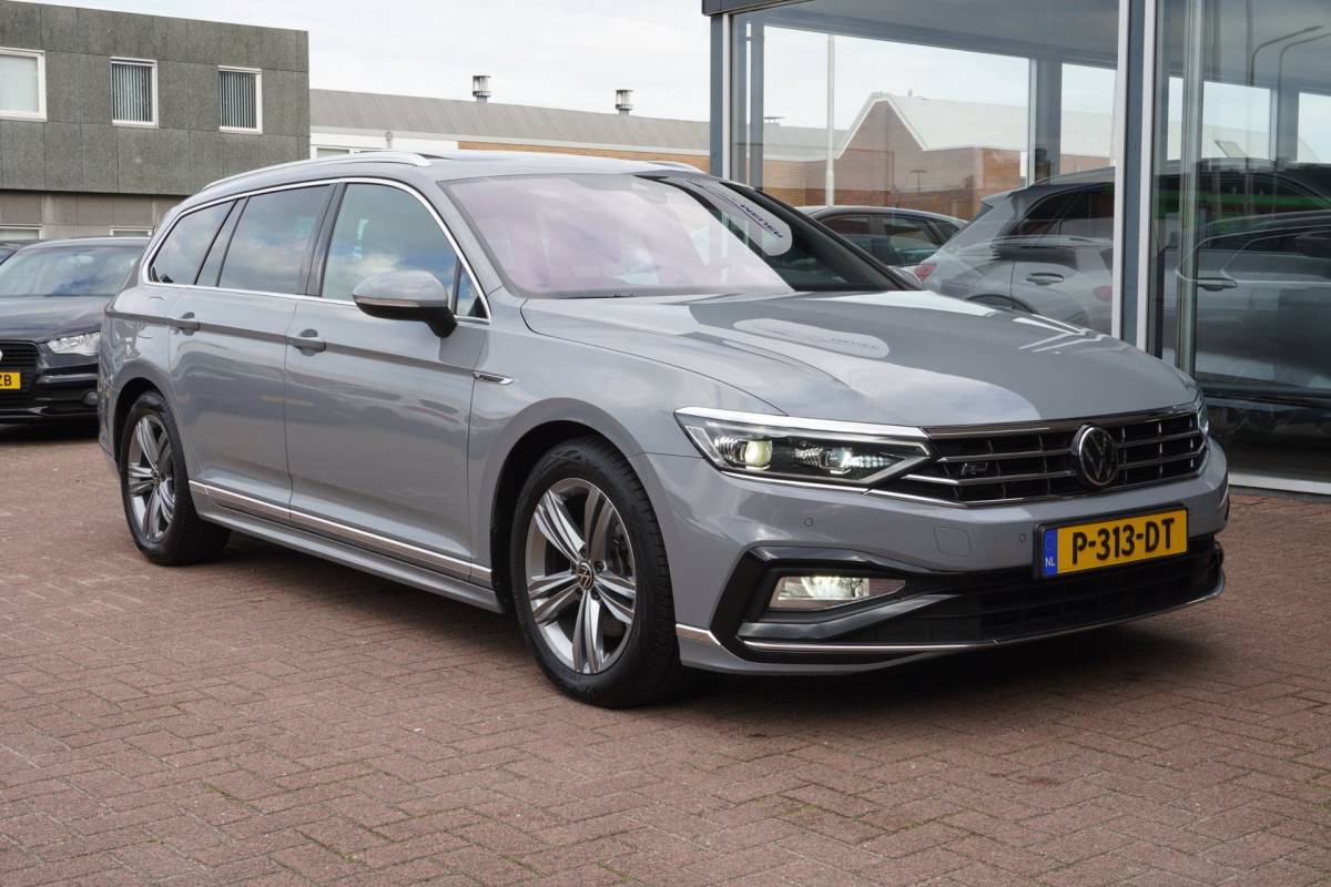 Volkswagen Passat Volkswagen Passat Variant 1.5 TSI R-Line Business + Panodak | Carplay | Automaat | Camera | Vol opties | Inruil mogelijk