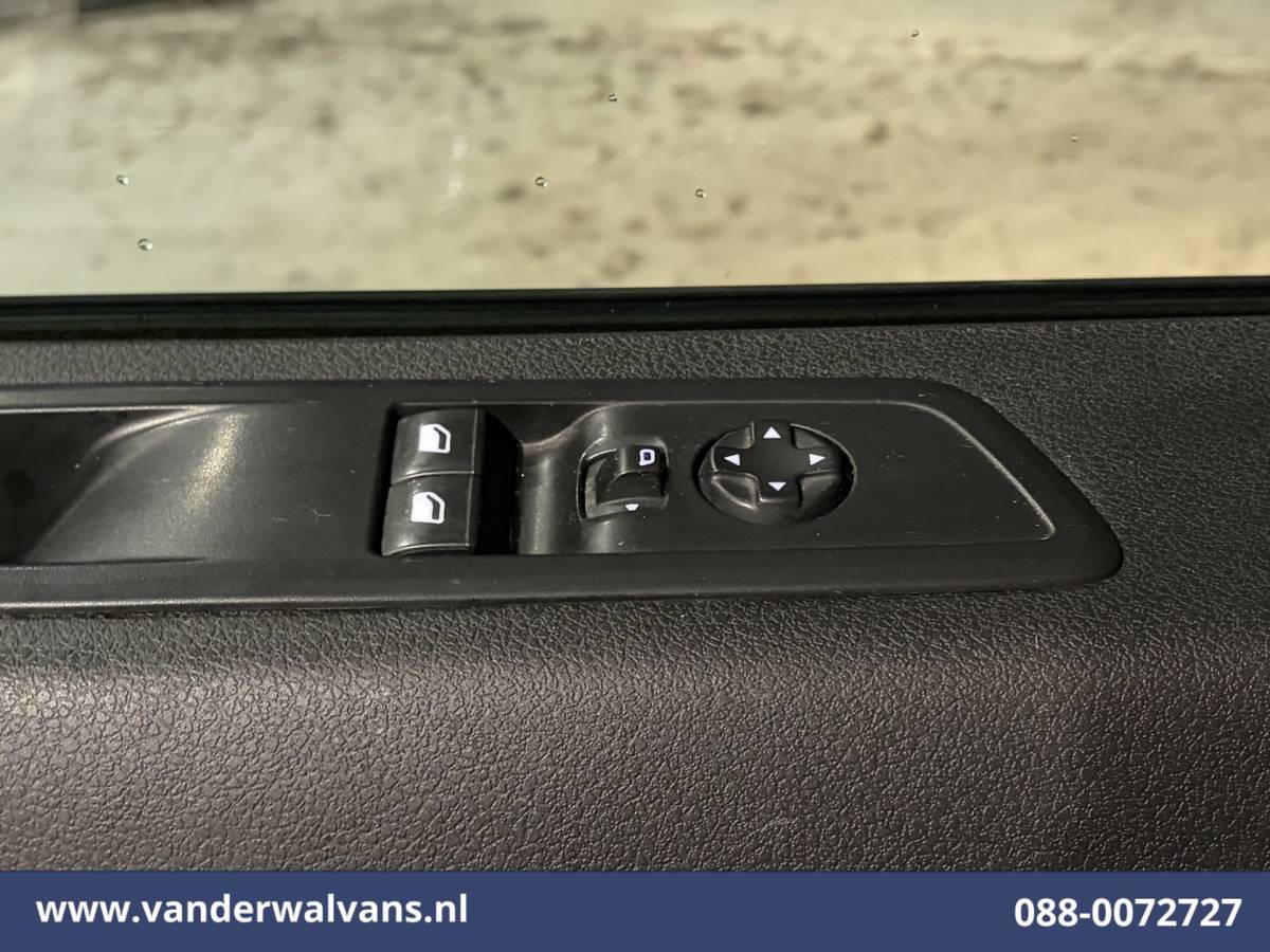 Peugeot Expert Peugeot Expert 2.0 BlueHDI 123pk L3H1 Dubbele Cabine Euro6 Airco | 5-Zits | 2500kg Trekhaak Cruisecontrol, Parkeersensoren
