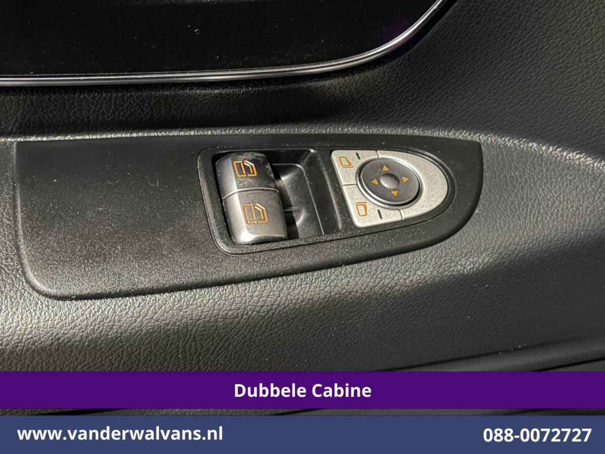 Mercedes-Benz Vito Mercedes-Benz Vito 116 CDI 164pk L2H1 Dubbele cabine Automaat Euro6 Airco | 5-Zits | Camera | 2x Zijdeur | LED | Apple Carplay 2500kg Trekhaak, Cruisecontrol, Android Auto, Lederen Bekleding, Parkeersensoren