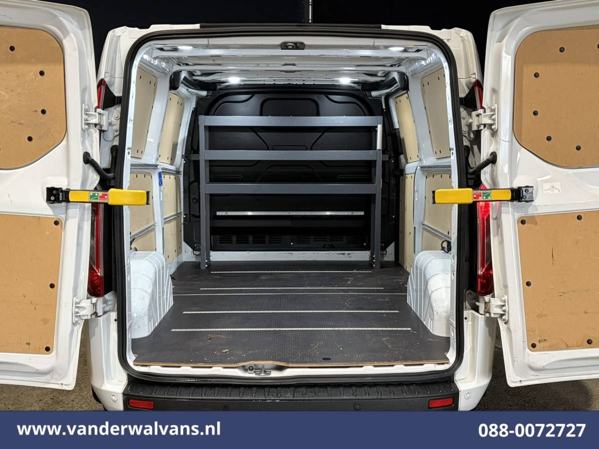 Ford Transit Custom Ford Transit Custom 2.0 TDCI L2H1 Euro6 Airco | Camera | Navigatie | LED | Apple Carplay | Bijrijdersbank Cruisecontrol, Stoelverwarming, Verwarmde Voorruit, Parkeersensoren, 2670kg laadvermogen