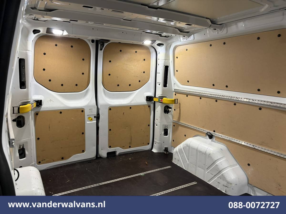 Ford Transit Custom Ford Transit Custom 2.0 TDCI L2H1 Euro6 Airco | Camera | Navigatie | LED | Apple Carplay | Bijrijdersbank Cruisecontrol, Stoelverwarming, Verwarmde Voorruit, Parkeersensoren, 2670kg laadvermogen