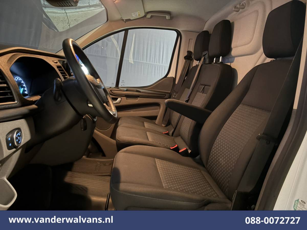 Ford Transit Custom Ford Transit Custom 2.0 TDCI L2H1 Euro6 Airco | Camera | Navigatie | LED | Apple Carplay | Bijrijdersbank Cruisecontrol, Stoelverwarming, Verwarmde Voorruit, Parkeersensoren, 2670kg laadvermogen
