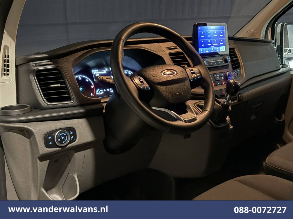 Ford Transit Custom Ford Transit Custom 2.0 TDCI L2H1 Euro6 Airco | Camera | Navigatie | LED | Apple Carplay | Bijrijdersbank Cruisecontrol, Stoelverwarming, Verwarmde Voorruit, Parkeersensoren, 2670kg laadvermogen