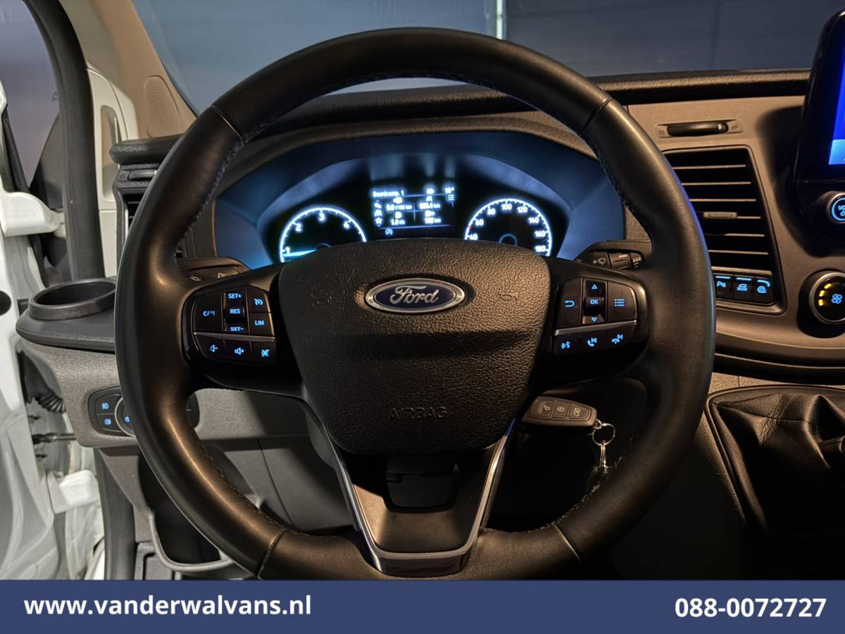 Ford Transit Custom Ford Transit Custom 2.0 TDCI L2H1 Euro6 Airco | Camera | Navigatie | LED | Apple Carplay | Bijrijdersbank Cruisecontrol, Stoelverwarming, Verwarmde Voorruit, Parkeersensoren, 2670kg laadvermogen