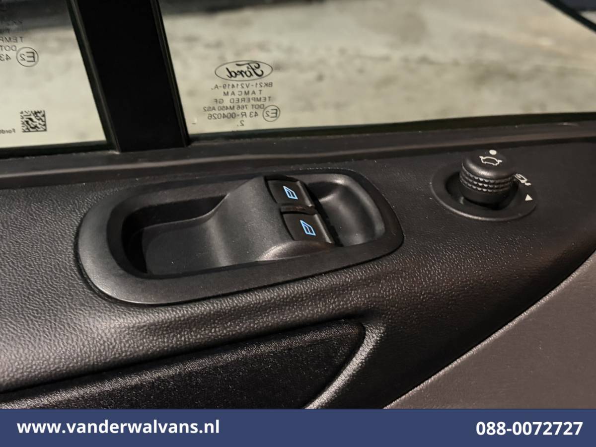 Ford Transit Custom Ford Transit Custom 2.0 TDCI L2H1 Euro6 Airco | Camera | Navigatie | LED | Apple Carplay | Bijrijdersbank Cruisecontrol, Stoelverwarming, Verwarmde Voorruit, Parkeersensoren, 2670kg laadvermogen