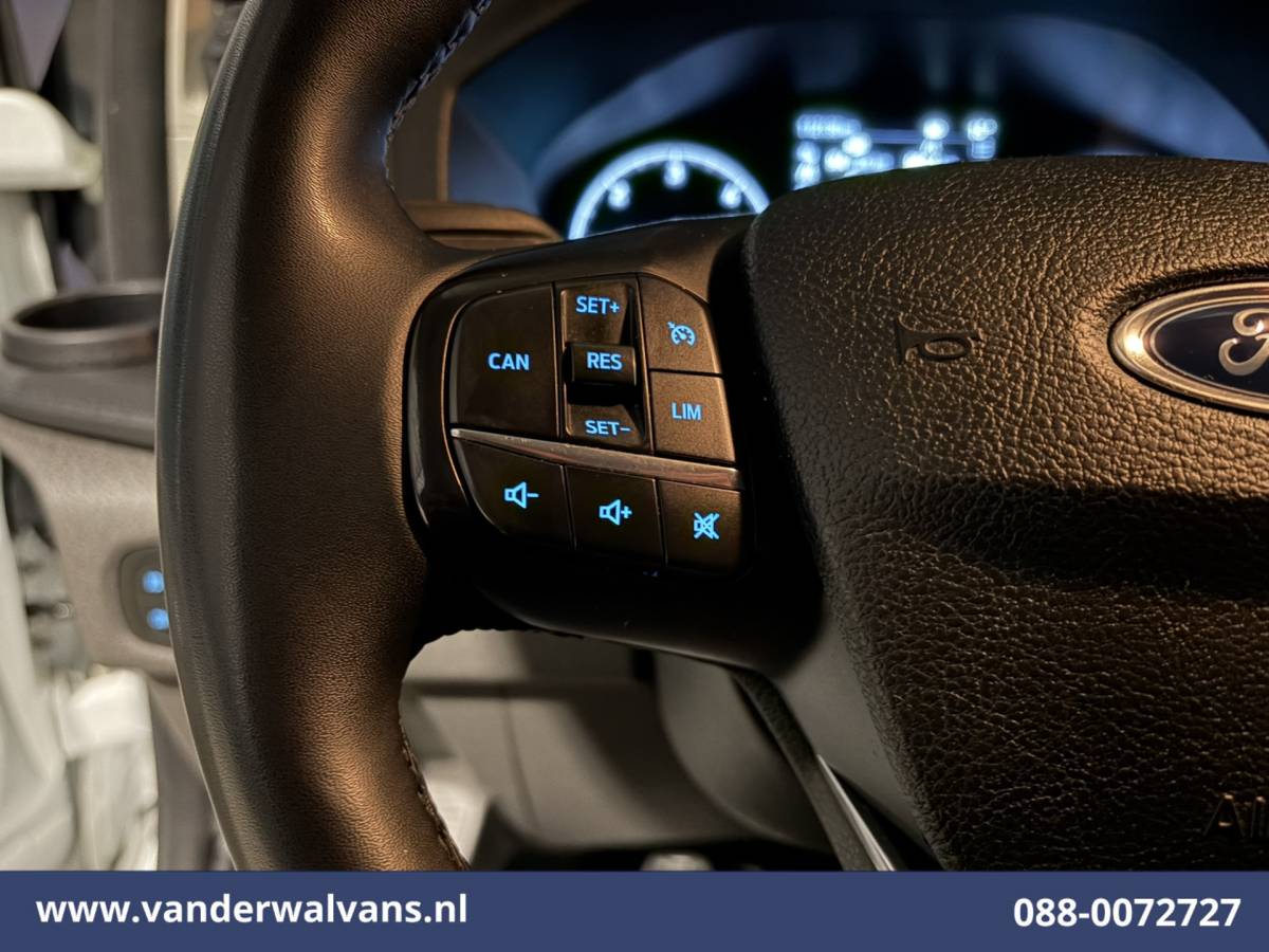 Ford Transit Custom Ford Transit Custom 2.0 TDCI L2H1 Euro6 Airco | Camera | Navigatie | LED | Apple Carplay | Bijrijdersbank Cruisecontrol, Stoelverwarming, Verwarmde Voorruit, Parkeersensoren, 2670kg laadvermogen