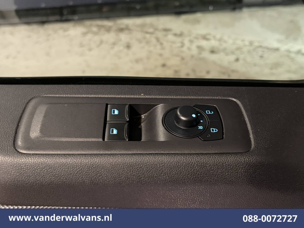 Ford Transit Custom Ford Transit Custom 2.0 TDCI 136pk L2H1 Euro6 Airco | Camera | LED | Apple Carplay, Android Auto Cruisecontrol, Verwarmde Voorruit, Parkeersensoren, Bijrijdersbank, 2740kg laadvermogen