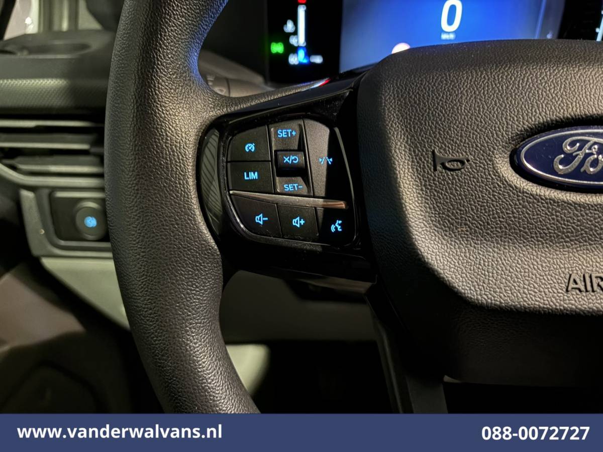 Ford Transit Custom Ford Transit Custom 2.0 TDCI 136pk L2H1 Euro6 Airco | Camera | LED | Apple Carplay, Android Auto Cruisecontrol, Verwarmde Voorruit, Parkeersensoren, Bijrijdersbank, 2740kg laadvermogen