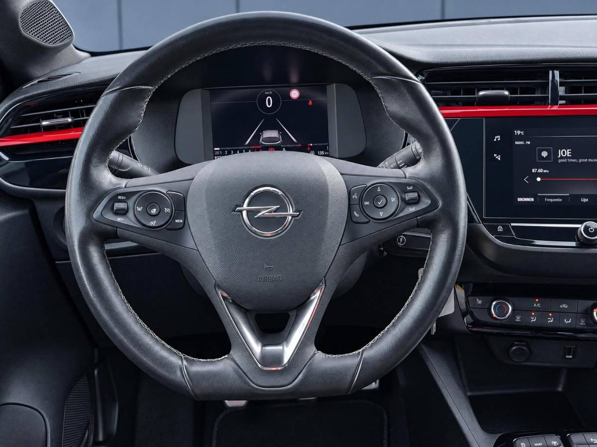 Opel Corsa Opel Corsa 1.2 GS Line | Incl. 12 maanden garantie | Cruise control | Stoel/stuurverwarming | Parkeercamera | Apple carplay/Android auto | Parkeersensoren | 100% onderhouden |