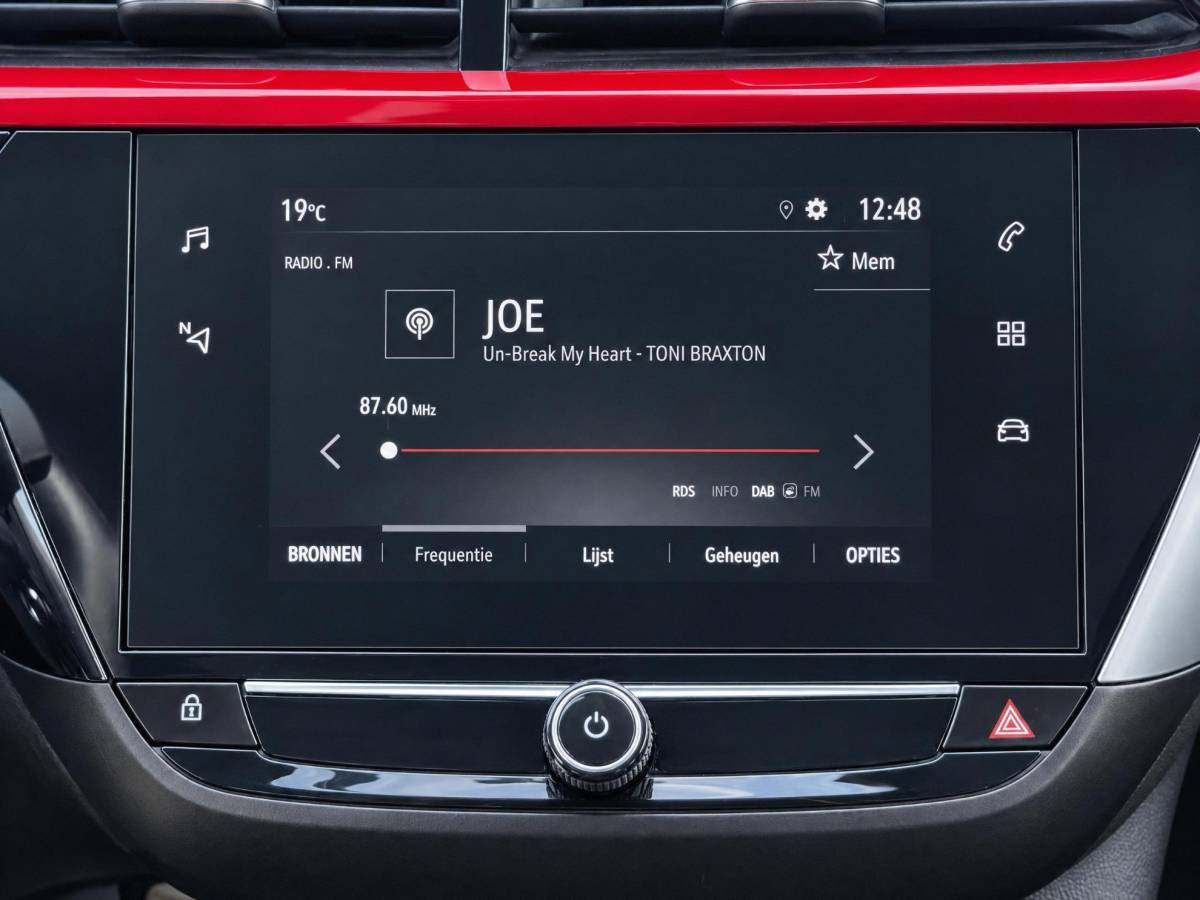 Opel Corsa Opel Corsa 1.2 GS Line | Incl. 12 maanden garantie | Cruise control | Stoel/stuurverwarming | Parkeercamera | Apple carplay/Android auto | Parkeersensoren | 100% onderhouden |