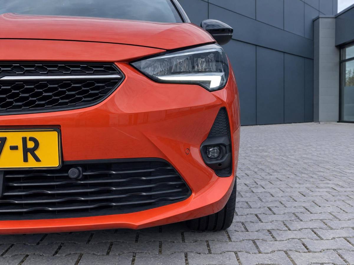 Opel Corsa Opel Corsa 1.2 GS Line | Incl. 12 maanden garantie | Cruise control | Stoel/stuurverwarming | Parkeercamera | Apple carplay/Android auto | Parkeersensoren | 100% onderhouden |