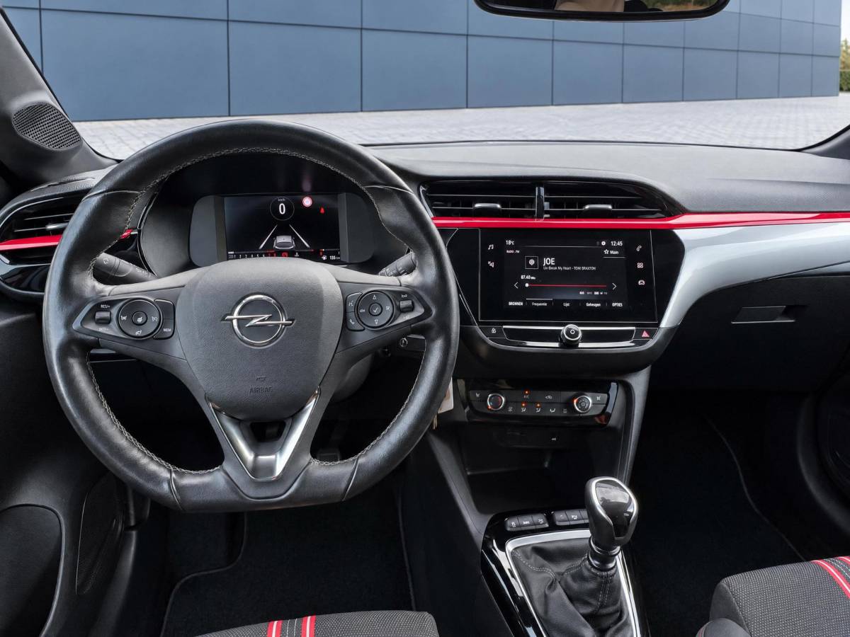 Opel Corsa Opel Corsa 1.2 GS Line | Incl. 12 maanden garantie | Cruise control | Stoel/stuurverwarming | Parkeercamera | Apple carplay/Android auto | Parkeersensoren | 100% onderhouden |