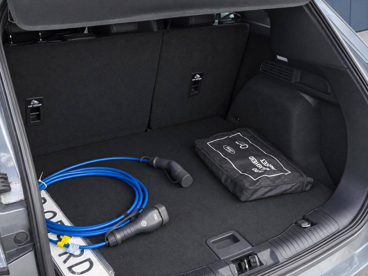Ford Kuga Ford Kuga 2.5 PHEV Titanium X | Incl. 12 maanden garantie | Cruise control | SOH 88% | Trekhaak | Climate control | Stoelverwarming voor + achter | Stuurverwarming | Parkeercamera | Apple carplay/Android auto |