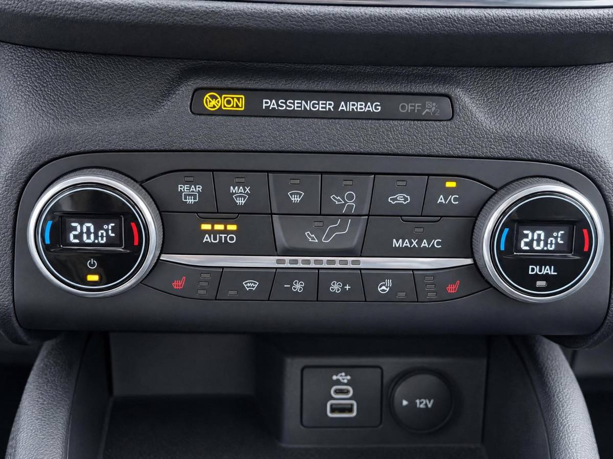 Ford Kuga Ford Kuga 2.5 PHEV Titanium X | Incl. 12 maanden garantie | Cruise control | SOH 88% | Trekhaak | Climate control | Stoelverwarming voor + achter | Stuurverwarming | Parkeercamera | Apple carplay/Android auto |