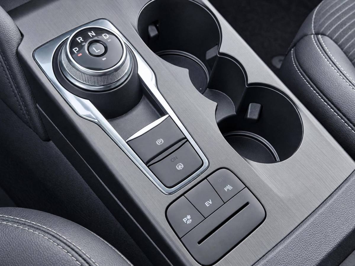 Ford Kuga Ford Kuga 2.5 PHEV Titanium X | Incl. 12 maanden garantie | Cruise control | SOH 88% | Trekhaak | Climate control | Stoelverwarming voor + achter | Stuurverwarming | Parkeercamera | Apple carplay/Android auto |
