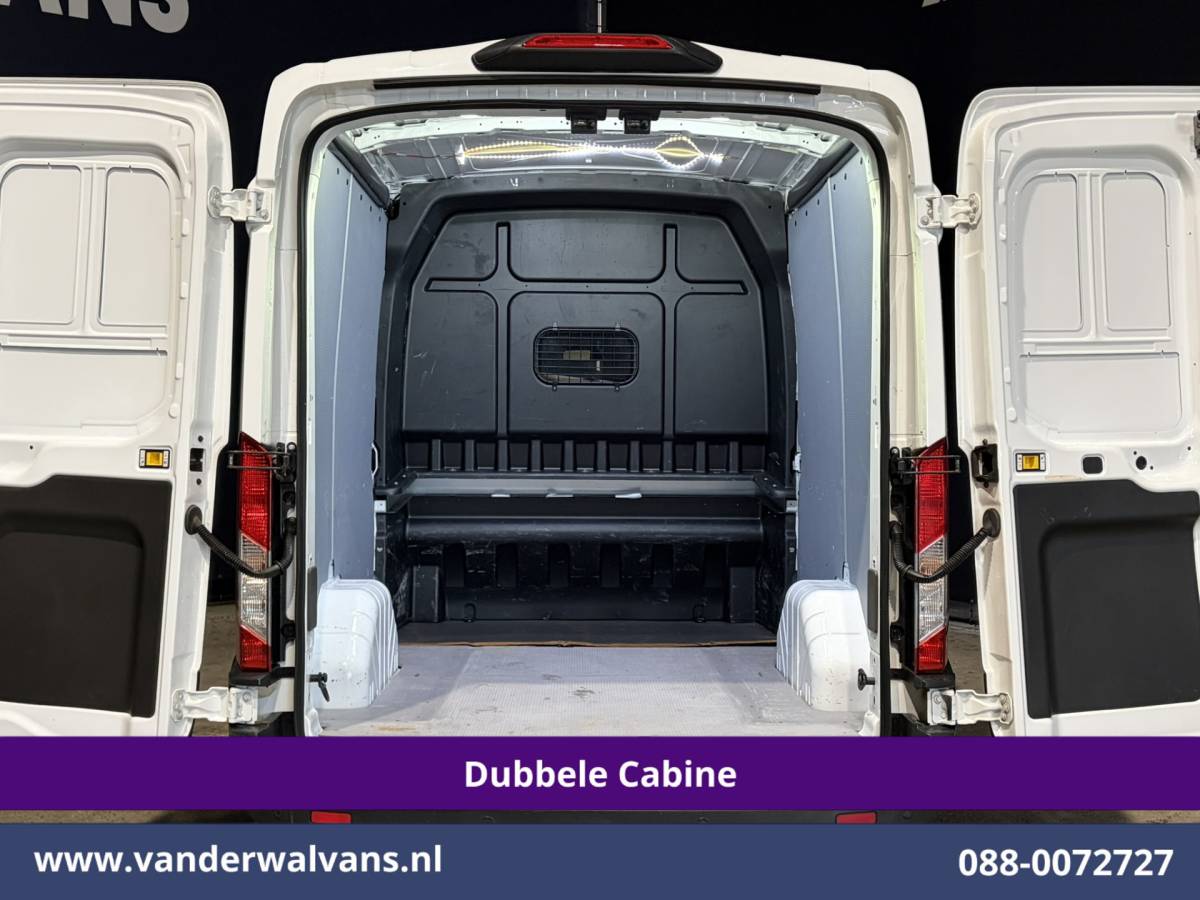 Ford Transit Ford Transit 2.0 TDCI 131pk L3H2 Dubbele Cabine Euro6 Airco | 5-Zits | Navigatie | LED | Apple Carplay Cruisecontrol, Android Auto, Parkeersensoren