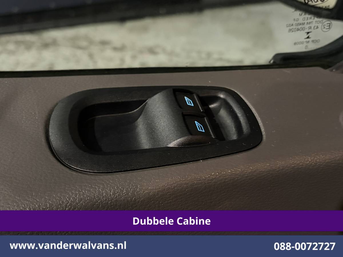 Ford Transit Ford Transit 2.0 TDCI 131pk L3H2 Dubbele Cabine Euro6 Airco | 5-Zits | Navigatie | LED | Apple Carplay Cruisecontrol, Android Auto, Parkeersensoren