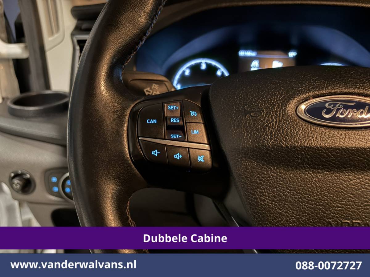 Ford Transit Ford Transit 2.0 TDCI 131pk L3H2 Dubbele Cabine Euro6 Airco | 5-Zits | Navigatie | LED | Apple Carplay Cruisecontrol, Android Auto, Parkeersensoren