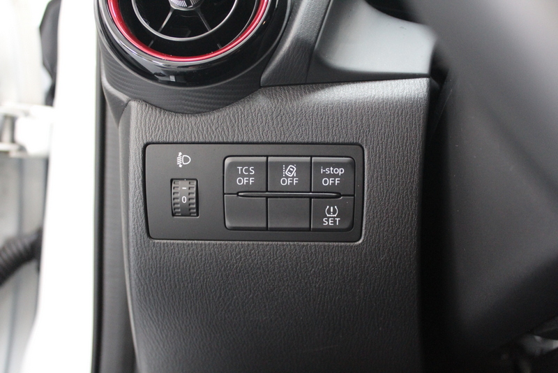 Mazda CX-3 Mazda CX-3 2.0 SkyActiv-G 120 Dynamic 120PK, NAVIGATIE | CRUISE | PARK.SENSOREN | VERWARMDE STOELEN
