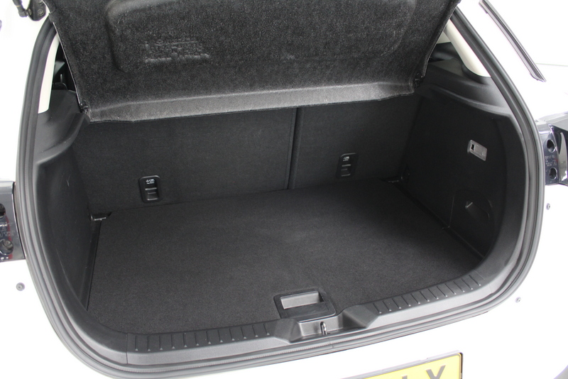 Mazda CX-3 Mazda CX-3 2.0 SkyActiv-G 120 Dynamic 120PK, NAVIGATIE | CRUISE | PARK.SENSOREN | VERWARMDE STOELEN
