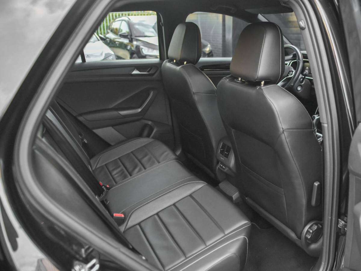 Volkswagen T-Roc Volkswagen T-Roc 1.5 TSI R-Line Business Leren Bekleding Navi ACC Stoelverwarming