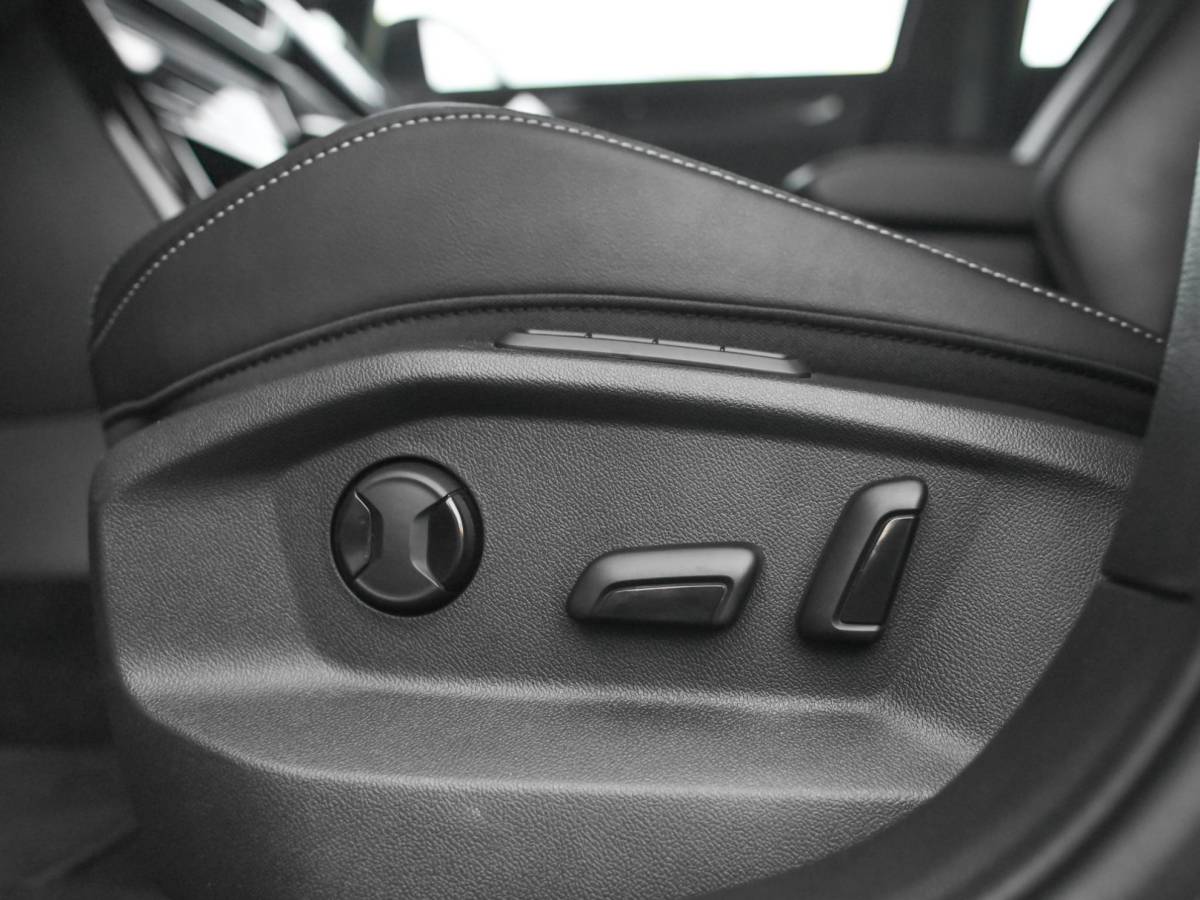 Volkswagen T-Roc Volkswagen T-Roc 1.5 TSI R-Line Business Leren Bekleding Navi ACC Stoelverwarming